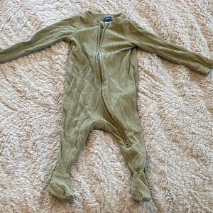 Old Navy 3-6 month soft  2 way zip Olive Green Ribbed Footed pajamas